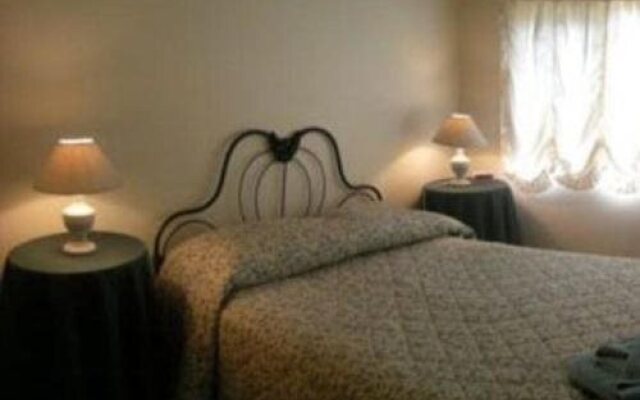 Colonial Cottages of Ross