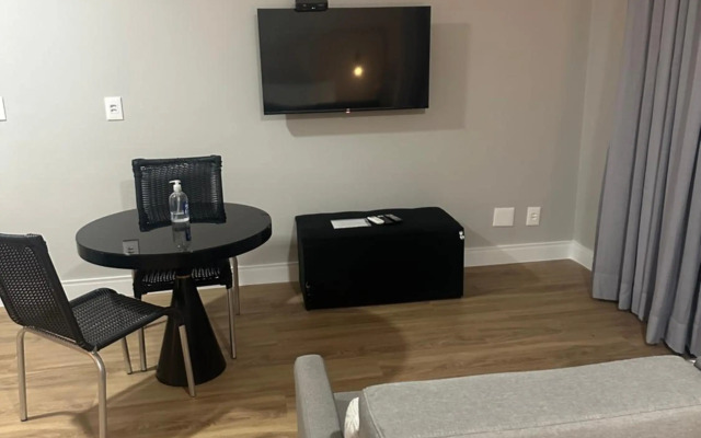 Flat Rua Bela Cintra 1356