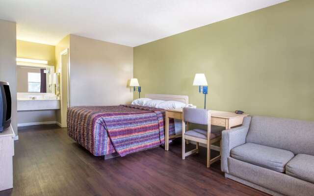 Super 8 by Wyndham Monticello