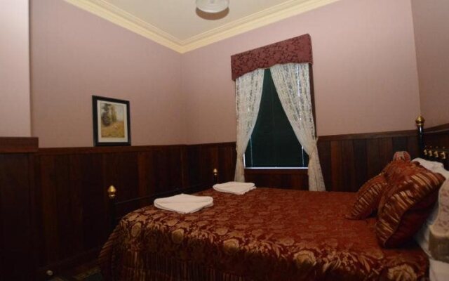 Pemberton Old Picture Theatre Holiday Apartments