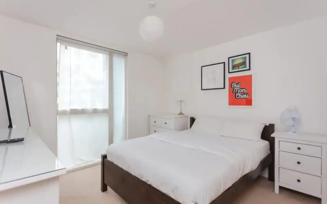 Fantastic 1 Bedroom Apartment in East London With Balcony