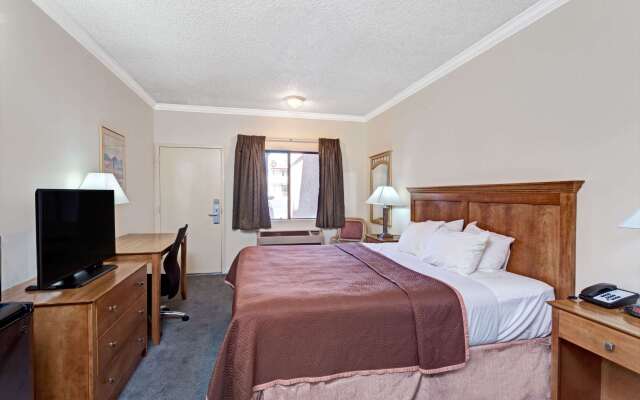 Travelodge by Wyndham Pasadena Central