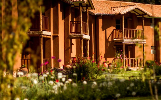 Lizzy Wasi Urubamba