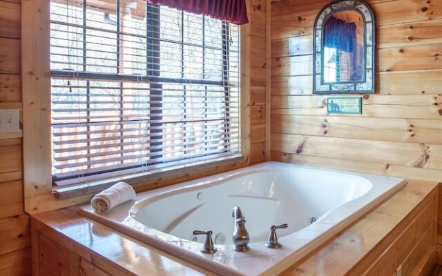 SmokyStays Bears Den Cabin