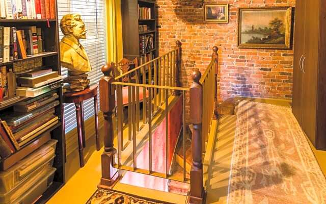 Russell Manor Bed & Breakfast