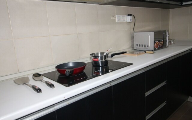 OYO Home 572 Classy 2 Bedroom Taragon Puteri