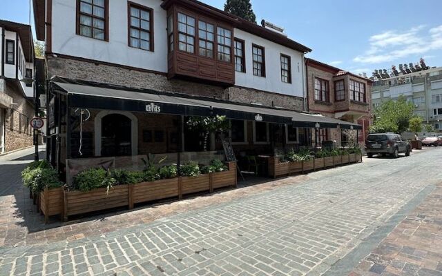 Lords Hostel & Pub
