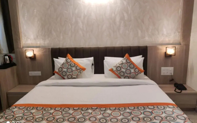 Hotel Golden Petals