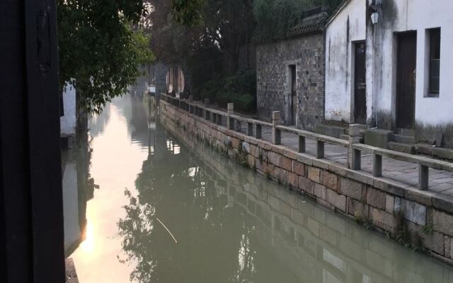 Wuzhen Yishui Hotel