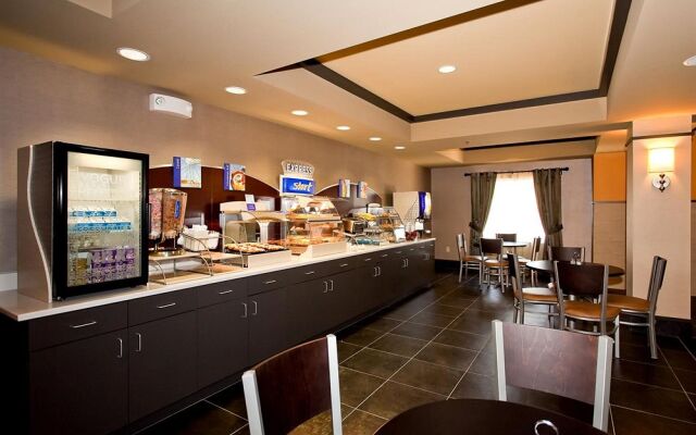 Holiday Inn Express Hotel & Suites Newton