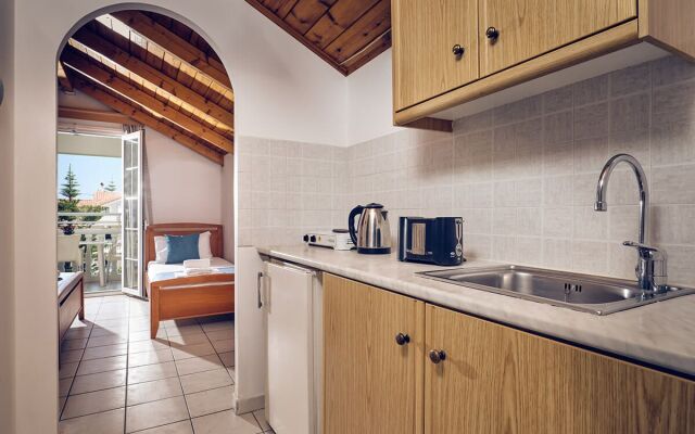 Alamis Hotel & Apartments