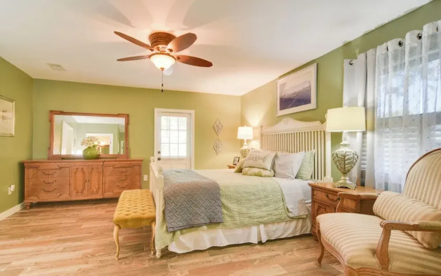 Riverfront Getaway w/ Hot Tub & Game Room!