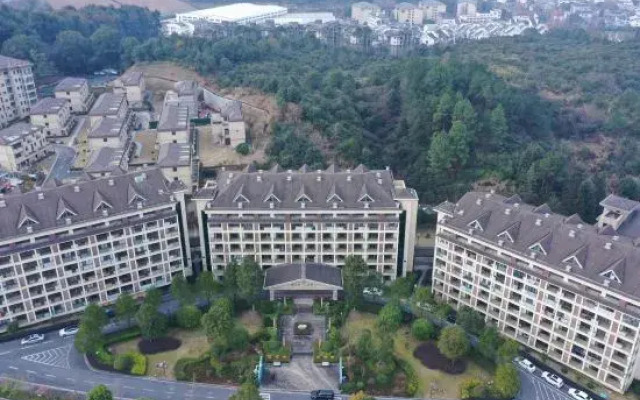 Yichun Yize Mingyue Hot Spring Resort