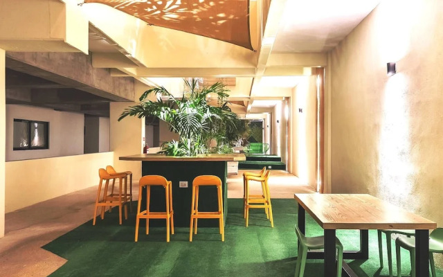 Luxurious Condo Studio 5 Minutes Beach