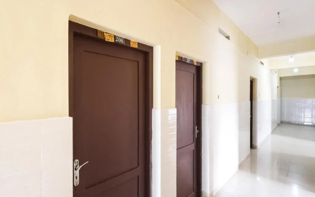 Royal Tourist Home by OYO Rooms