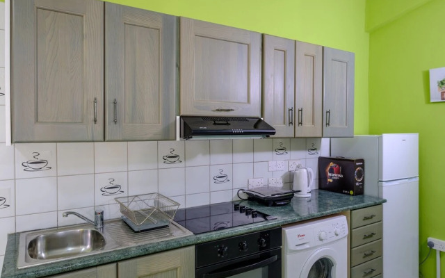 Anonymous - 2BR - 2Floors - Central
