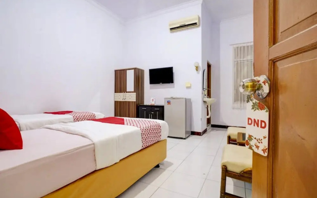 Diamond Hotel by OYO