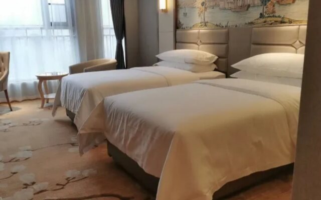 Vienna Hotel (Wuhan Guobo Jiangang subway station store)