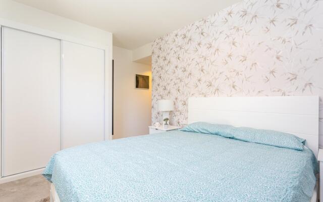 Blue Infinity Luxury Apartment by GHR Rentals