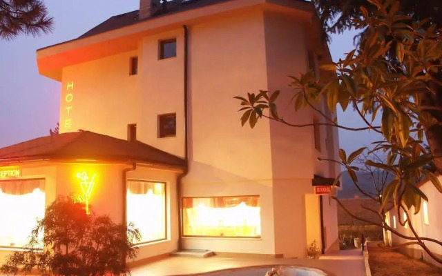 Family Hotel Emaly Bankya 1