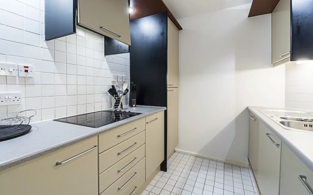Deluxe Kensington Apartment With Balcony