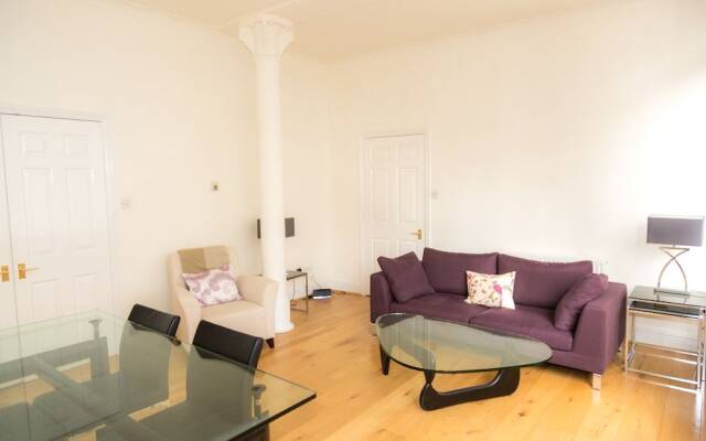 Modern 2 bed flat in historic building