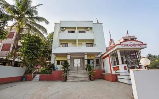 Oyo 24889 Prabhat Plaza