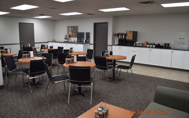 Guest House Inn & Suites