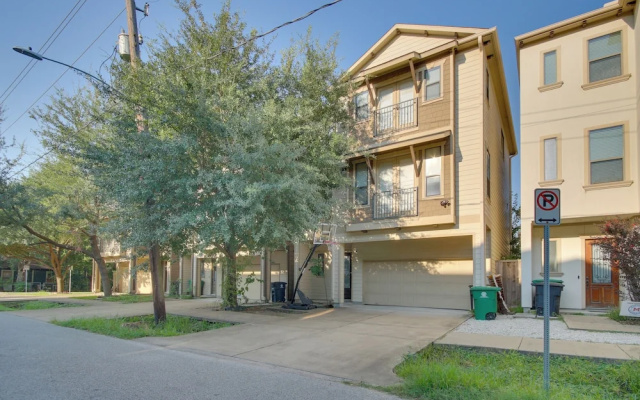 Pet-friendly Houston Home ~ 7 Mi to Downtown!