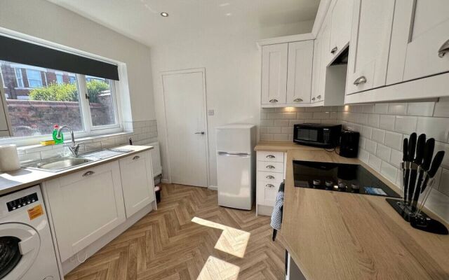 Large Five Bedroom Home with parking