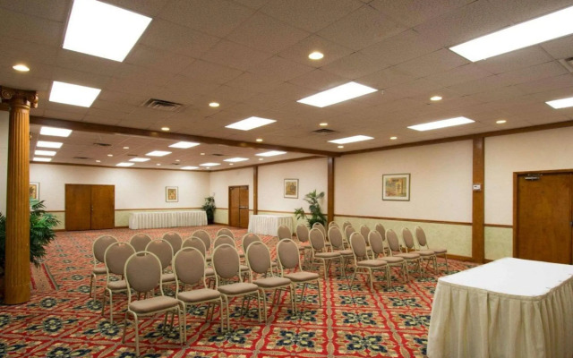 Ramada Stuart