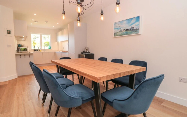 4 Court Terrace, Hillfield Village