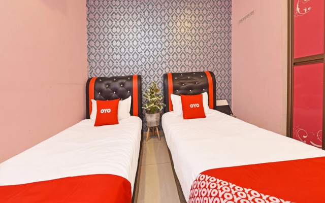 OYO 44103 8 Hotel