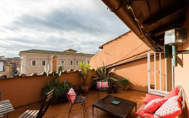 Amazing penthouse with private terrace in Trastevere