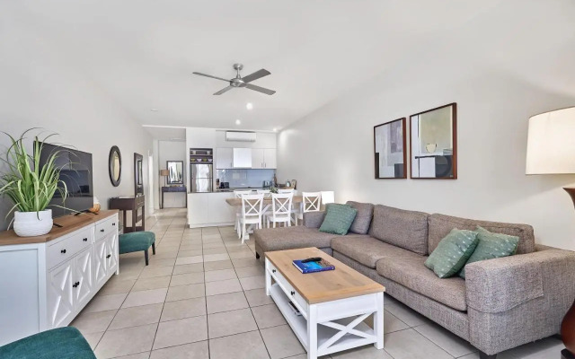 Beach Club Oceanview Apartment 1221-2 Palm Cove