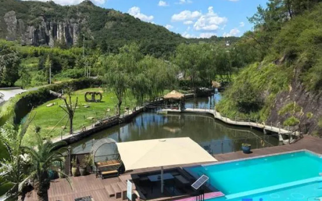 DI HU YUE SHE light luxury hotel