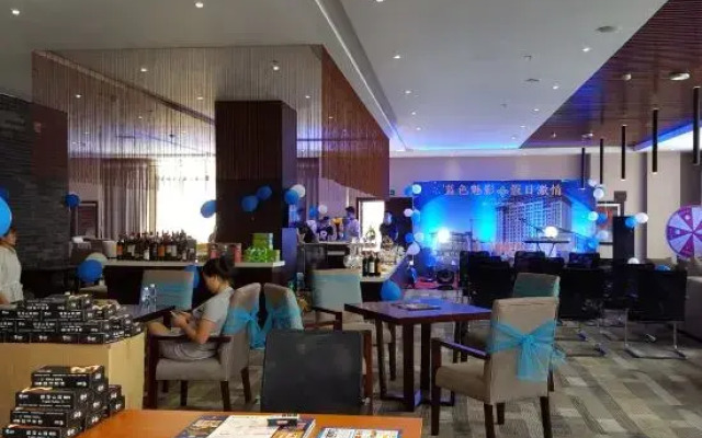 Yiqing Holiday Hotel
