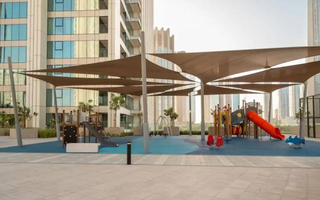 Downtown Views 1 BR Apartment high floor