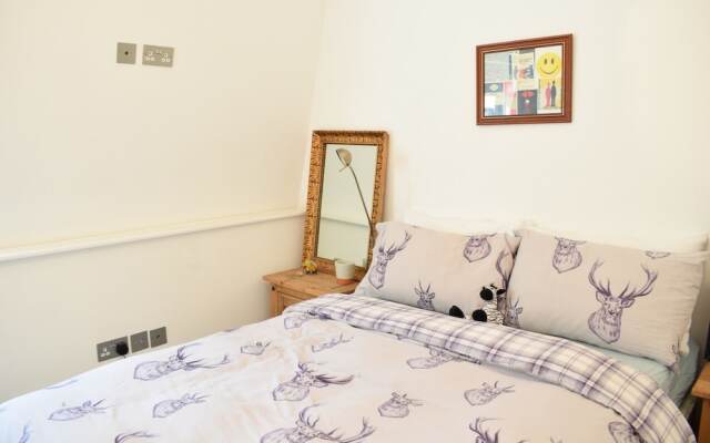 2 Bedroom Top Floor Apartment in Islington