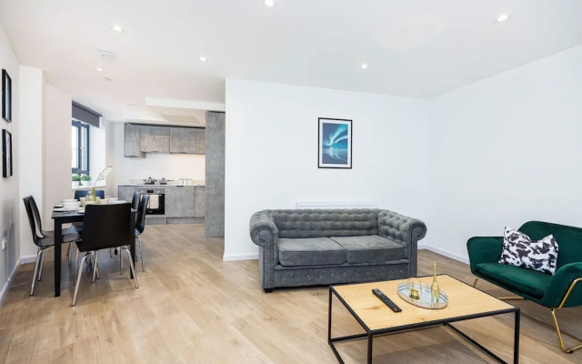 Modern 2 bed Flat in Town Centre - Free Wifi