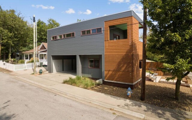 The Local - 2 Blocks to DT Fay - Walk Everywhere!