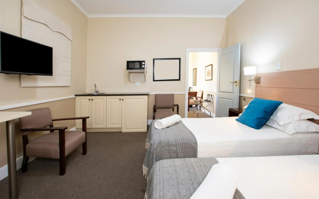 Queen’s Hotel by BON Hotels