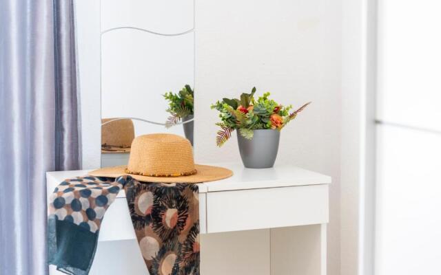 1314 FABULOUS 2 BEDROOM Accommodation ROOF TERRACE