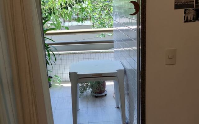 Hostel for One: quarto e banheiro privativos