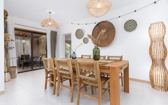 Home2Book Charming Casa Julianna