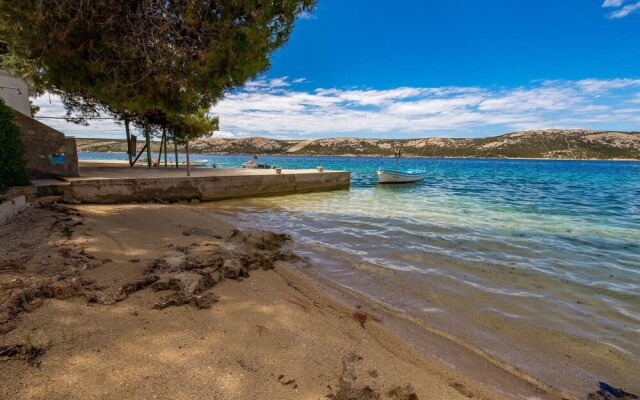 Beautiful Apartment in Stara Novalja With 2 Bedrooms and Wifi