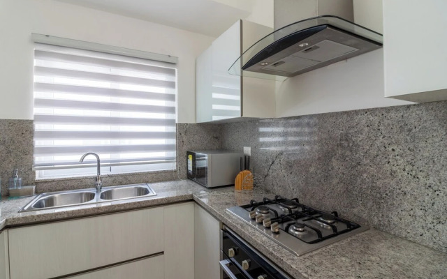 Modern 2BR Apartment - Paseo del Mar