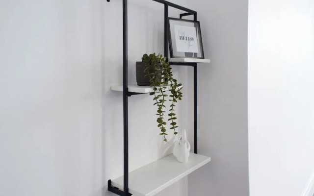 New Panoramic Riverview Apartment With Ev Plug