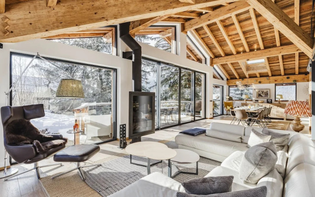 Chalet Black Squirrel Luxury Retreat With hot tub Sauna