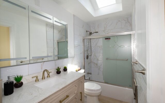 Cheerful & Beautiful 3-Bedroom Ranch